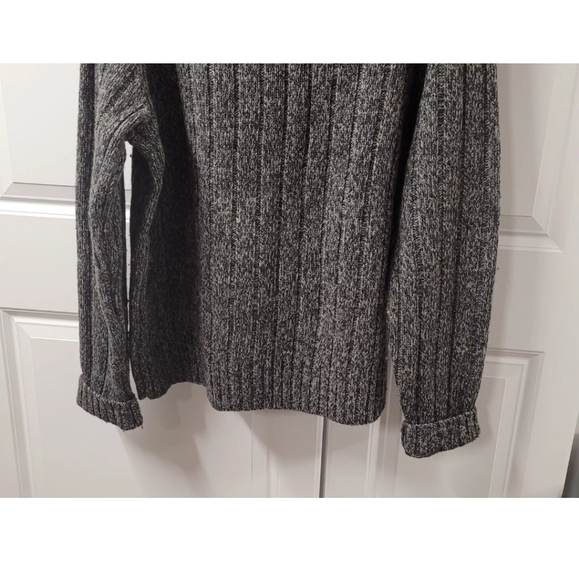 Eddie Bauer Men's Sweater Size: Large 1/4 Button Lambswool Blend - Picture 8 of 10